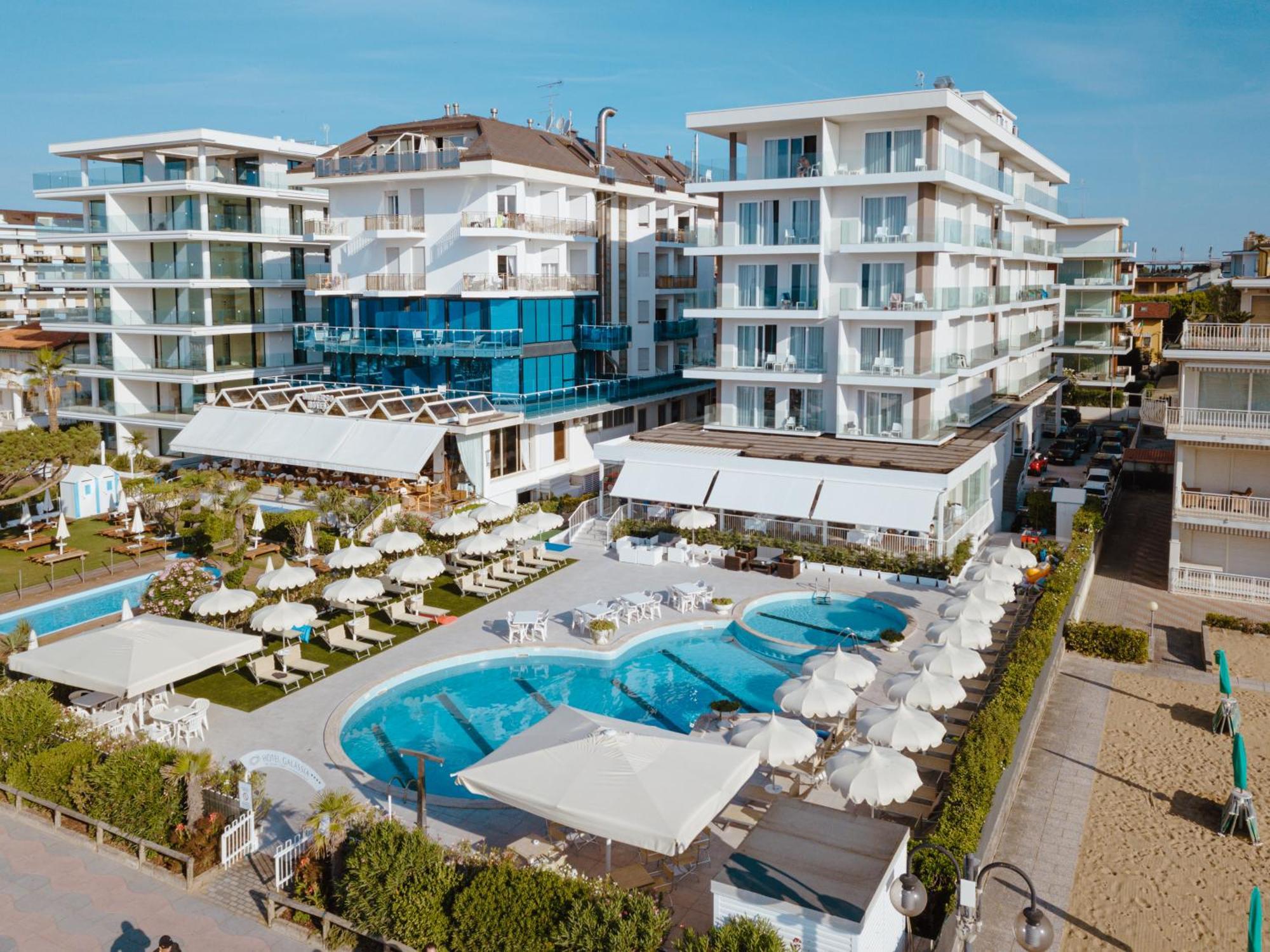 Galassia Suites&spa Hotel 4*
